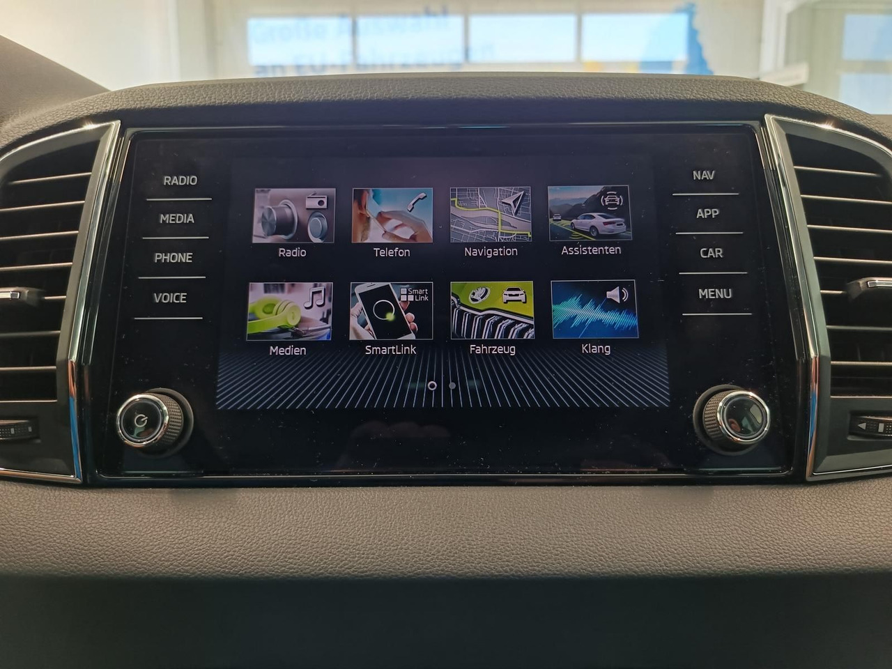 SUV Skoda Karoq Style 1,5TSI DSG*AHK-VORBER*NAVI*LED*R-KAM: φωτογραφία 10 SUV Skoda Karoq Style 1,5TSI DSG*AHK-VORBER*NAVI*LED*R-KAM: φωτογραφία 10