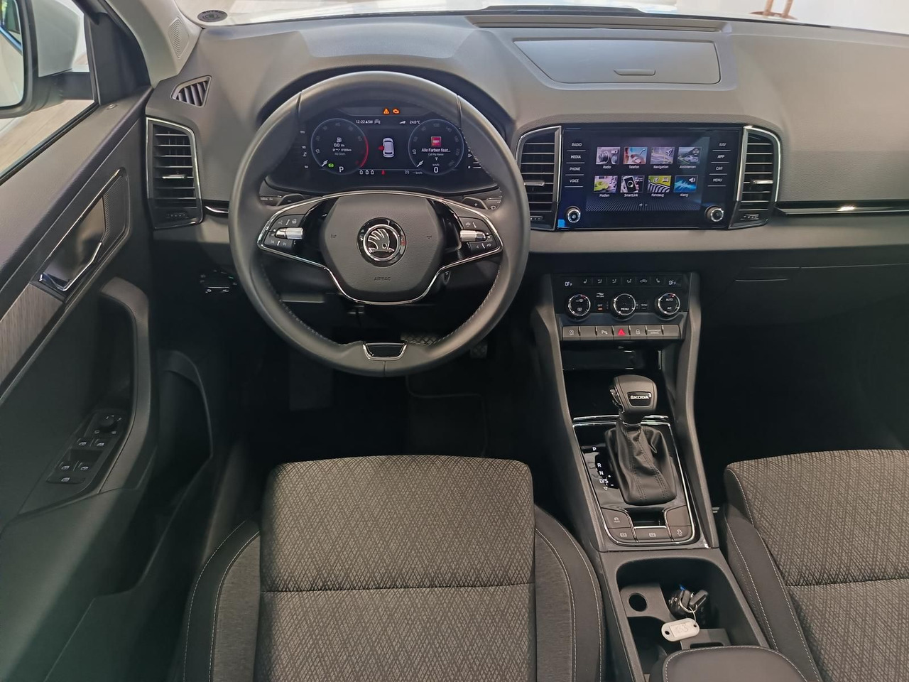 SUV Skoda Karoq Style 1,5TSI DSG*AHK-VORBER*NAVI*LED*R-KAM: φωτογραφία 6 SUV Skoda Karoq Style 1,5TSI DSG*AHK-VORBER*NAVI*LED*R-KAM: φωτογραφία 6