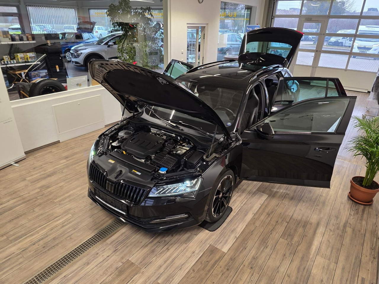 Skoda Superb Combi Sportline 2,0 TDI 4x4*PSD*360°*AHK* - Αυτοκίνητο: φωτογραφία 2 Skoda Superb Combi Sportline 2,0 TDI 4x4*PSD*360°*AHK* - Αυτοκίνητο: φωτογραφία 2