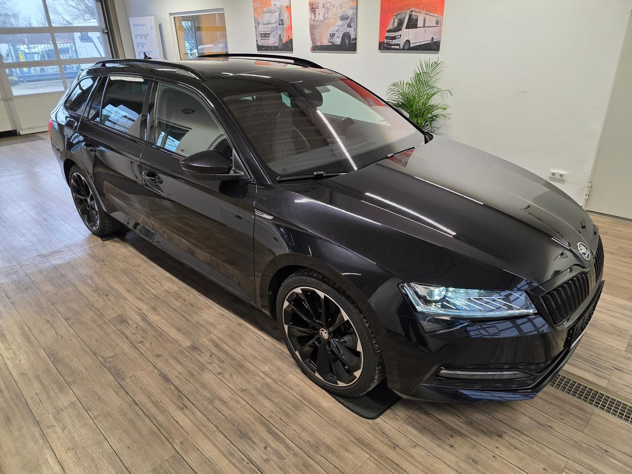 Skoda Superb Combi Sportline 2,0 TDI 4x4*PSD*360°*AHK* - Αυτοκίνητο: φωτογραφία 3 Skoda Superb Combi Sportline 2,0 TDI 4x4*PSD*360°*AHK* - Αυτοκίνητο: φωτογραφία 3