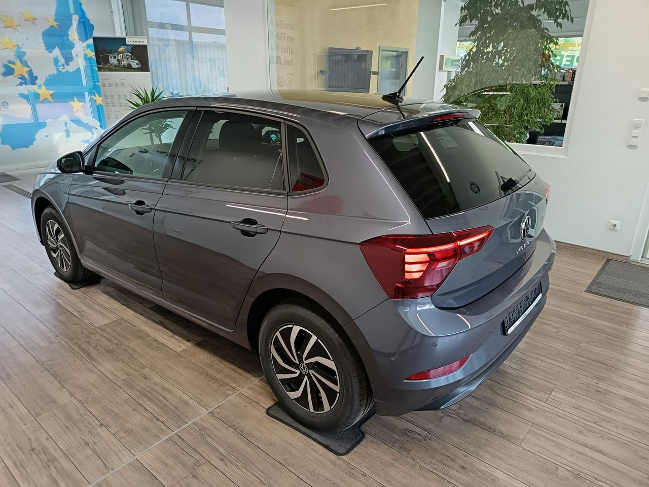 Volkswagen Polo Life 1.0 TSI 70kW DSG*LED*ACC*R-KAM*DAB*PDC - Αυτοκίνητο: φωτογραφία 4 Volkswagen Polo Life 1.0 TSI 70kW DSG*LED*ACC*R-KAM*DAB*PDC - Αυτοκίνητο: φωτογραφία 4