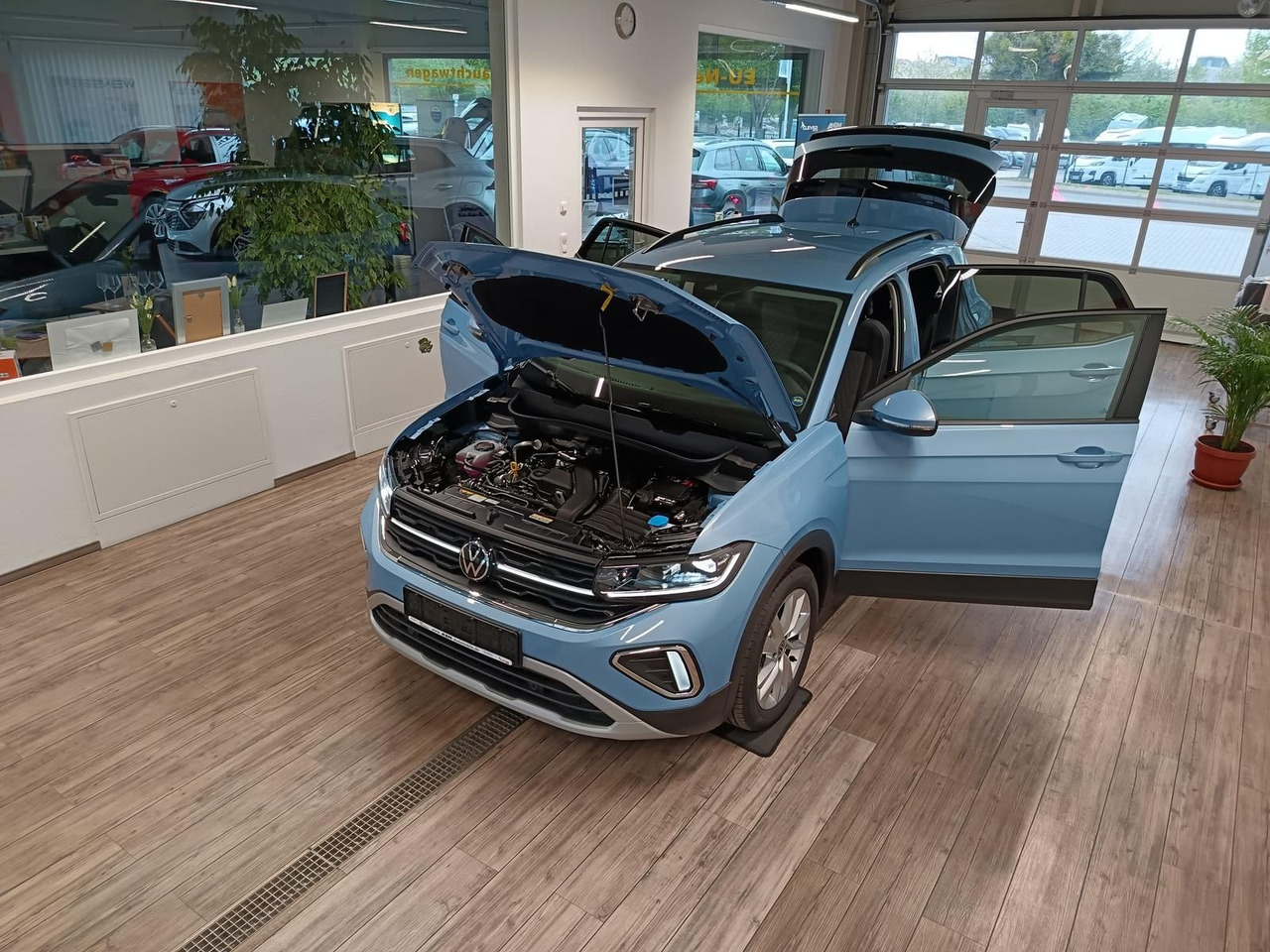 Volkswagen T-Cross Life 1.5 TSI DSG*AHK*MATRIX LED*ACC*SHZ* - SUV: φωτογραφία 2 Volkswagen T-Cross Life 1.5 TSI DSG*AHK*MATRIX LED*ACC*SHZ* - SUV: φωτογραφία 2