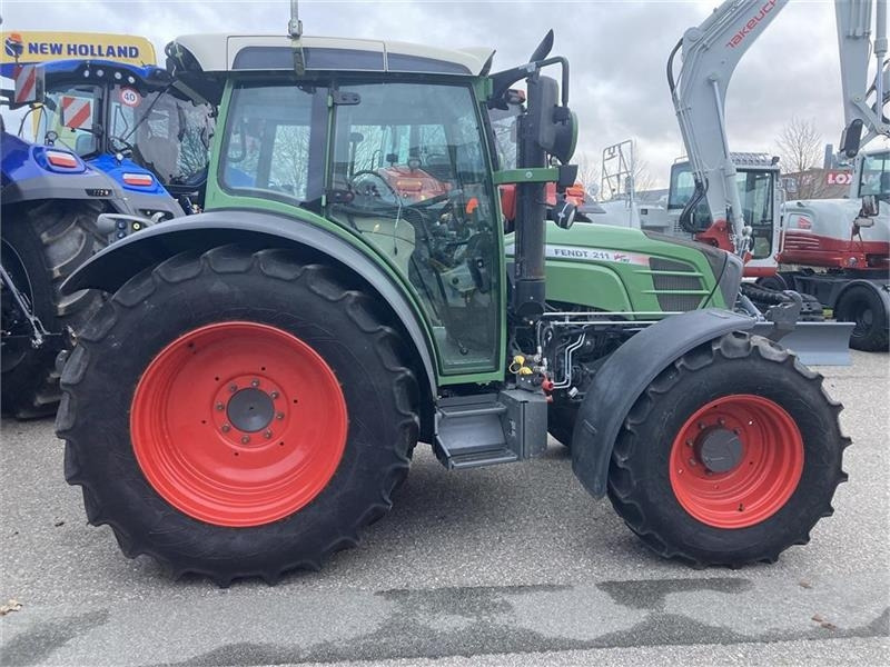 Fendt 211 Vario TMS - Τρακτέρ: φωτογραφία 4 Fendt 211 Vario TMS - Τρακτέρ: φωτογραφία 4