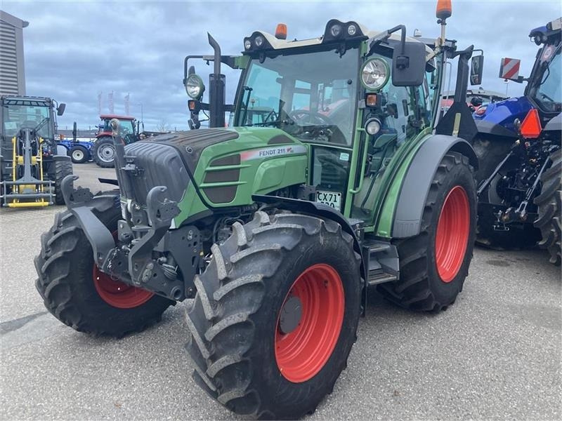 Fendt 211 Vario TMS - Τρακτέρ: φωτογραφία 2 Fendt 211 Vario TMS - Τρακτέρ: φωτογραφία 2