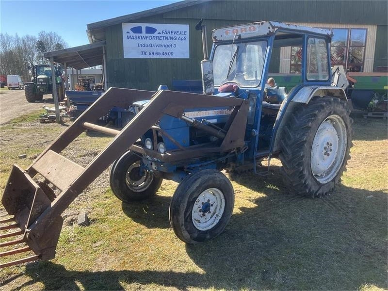 Ford 4000 Med frontlæsser - Τρακτέρ: φωτογραφία 1 Ford 4000 Med frontlæsser - Τρακτέρ: φωτογραφία 1