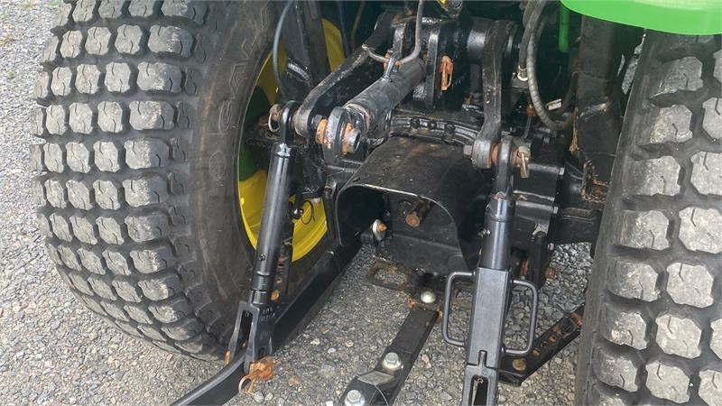 John Deere 3033 R - Δημοτικό τρακτέρ: φωτογραφία 5 John Deere 3033 R - Δημοτικό τρακτέρ: φωτογραφία 5