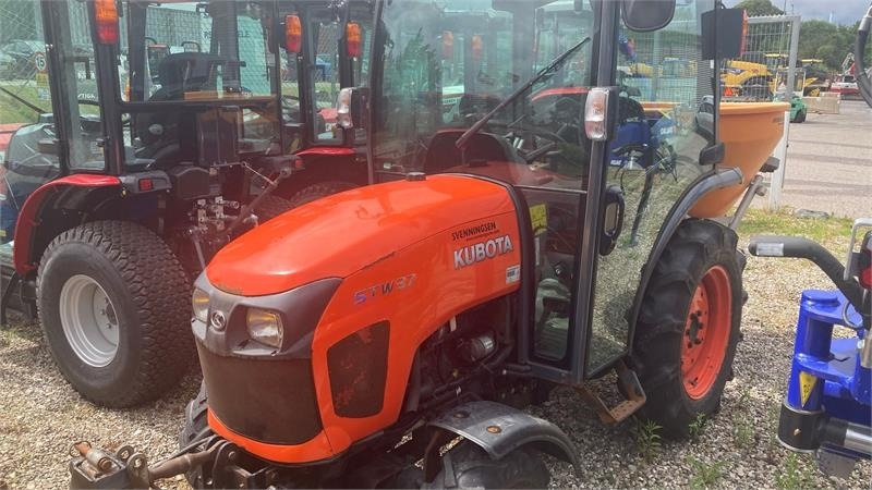 Kubota STW37 Kun 1144 timer STW37 - Δημοτικό τρακτέρ: φωτογραφία 2 Kubota STW37 Kun 1144 timer STW37 - Δημοτικό τρακτέρ: φωτογραφία 2