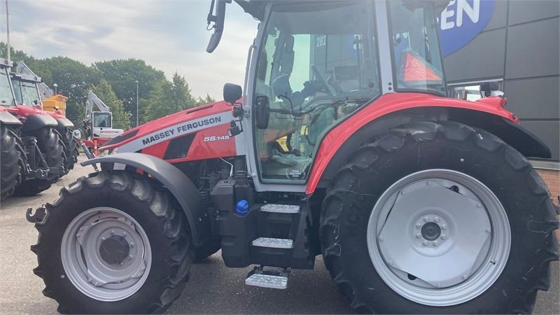 Massey Ferguson 5S.145 Exclusive Dyna-6 Exclusive - Τρακτέρ: φωτογραφία 5 Massey Ferguson 5S.145 Exclusive Dyna-6 Exclusive - Τρακτέρ: φωτογραφία 5