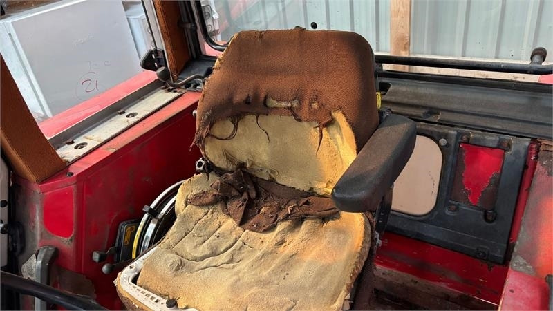 Massey Ferguson 699 - Τρακτέρ: φωτογραφία 4 Massey Ferguson 699 - Τρακτέρ: φωτογραφία 4