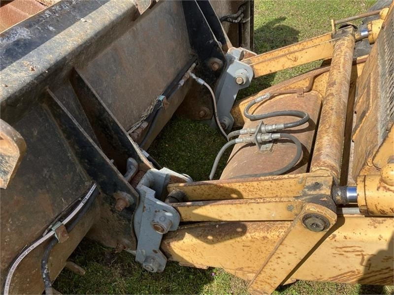 New Holland 675D - Φορτωτής εκσκαφέας: φωτογραφία 5 New Holland 675D - Φορτωτής εκσκαφέας: φωτογραφία 5