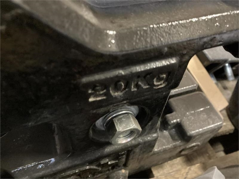 New Holland Boomer til 35-40-50-55 - Αντίβαρο: φωτογραφία 5 New Holland Boomer til 35-40-50-55 - Αντίβαρο: φωτογραφία 5