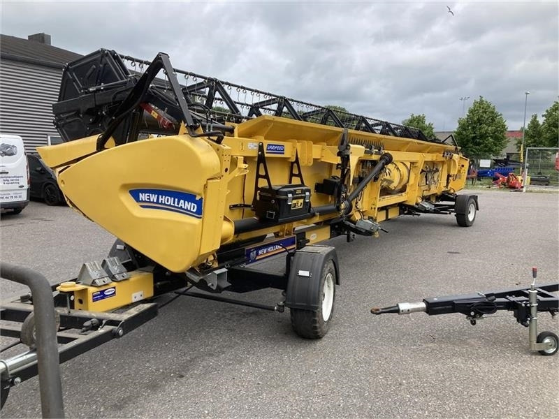 New Holland CR9.90 Med 35 fods Varifeed mm - Θεριζοαλωνιστική μηχανή: φωτογραφία 3 New Holland CR9.90 Med 35 fods Varifeed mm - Θεριζοαλωνιστική μηχανή: φωτογραφία 3