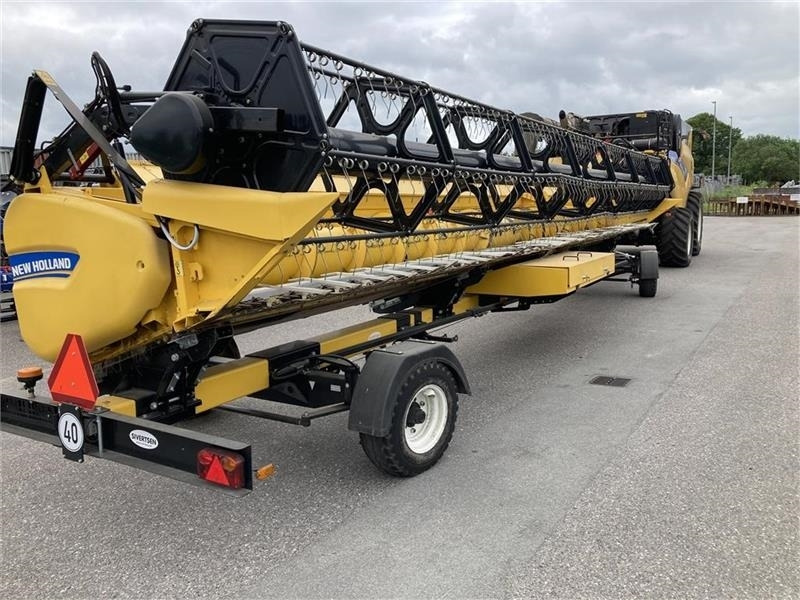 New Holland CR9.90 Med 35 fods Varifeed mm - Θεριζοαλωνιστική μηχανή: φωτογραφία 4 New Holland CR9.90 Med 35 fods Varifeed mm - Θεριζοαλωνιστική μηχανή: φωτογραφία 4