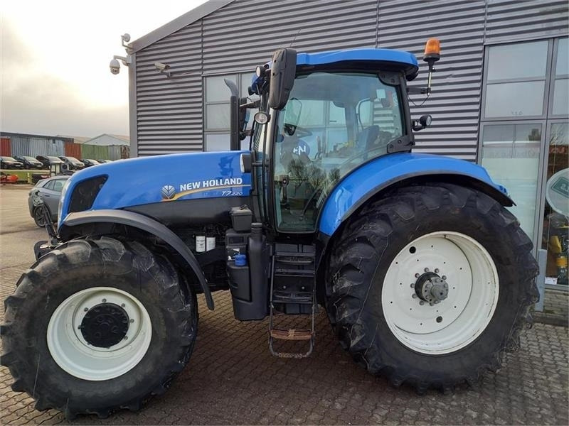 New Holland T7.220 - Τρακτέρ: φωτογραφία 2 New Holland T7.220 - Τρακτέρ: φωτογραφία 2
