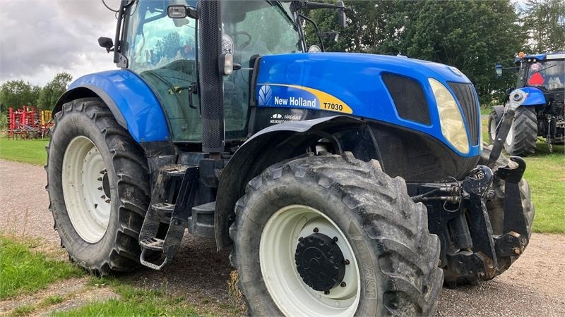 New Holland T7030 - Τρακτέρ: φωτογραφία 4 New Holland T7030 - Τρακτέρ: φωτογραφία 4