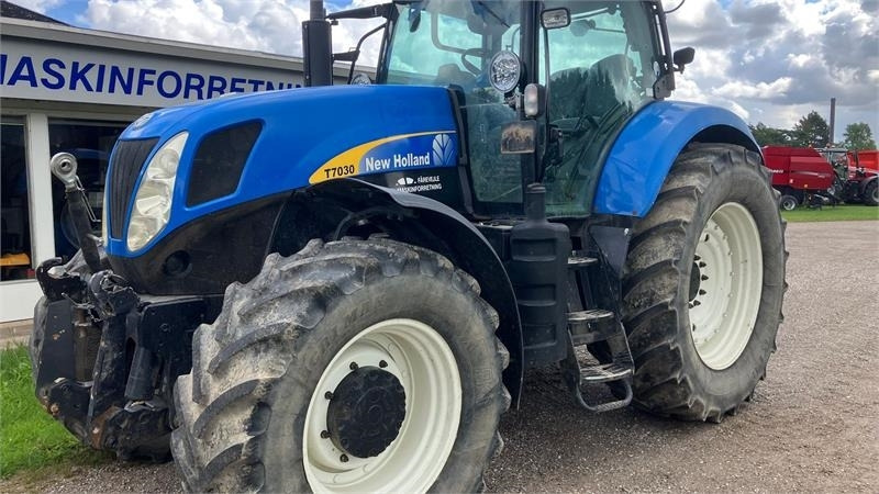 New Holland T7030 - Τρακτέρ: φωτογραφία 2 New Holland T7030 - Τρακτέρ: φωτογραφία 2