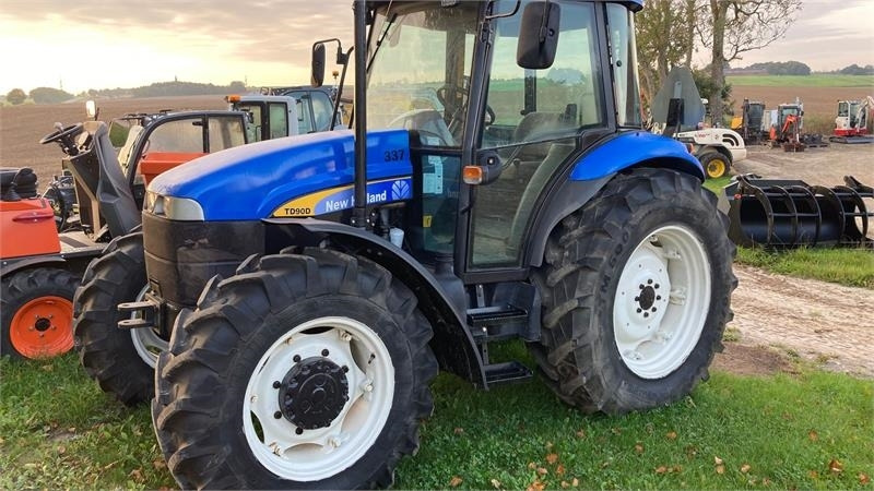 New Holland TD90D - Τρακτέρ: φωτογραφία 1 New Holland TD90D - Τρακτέρ: φωτογραφία 1