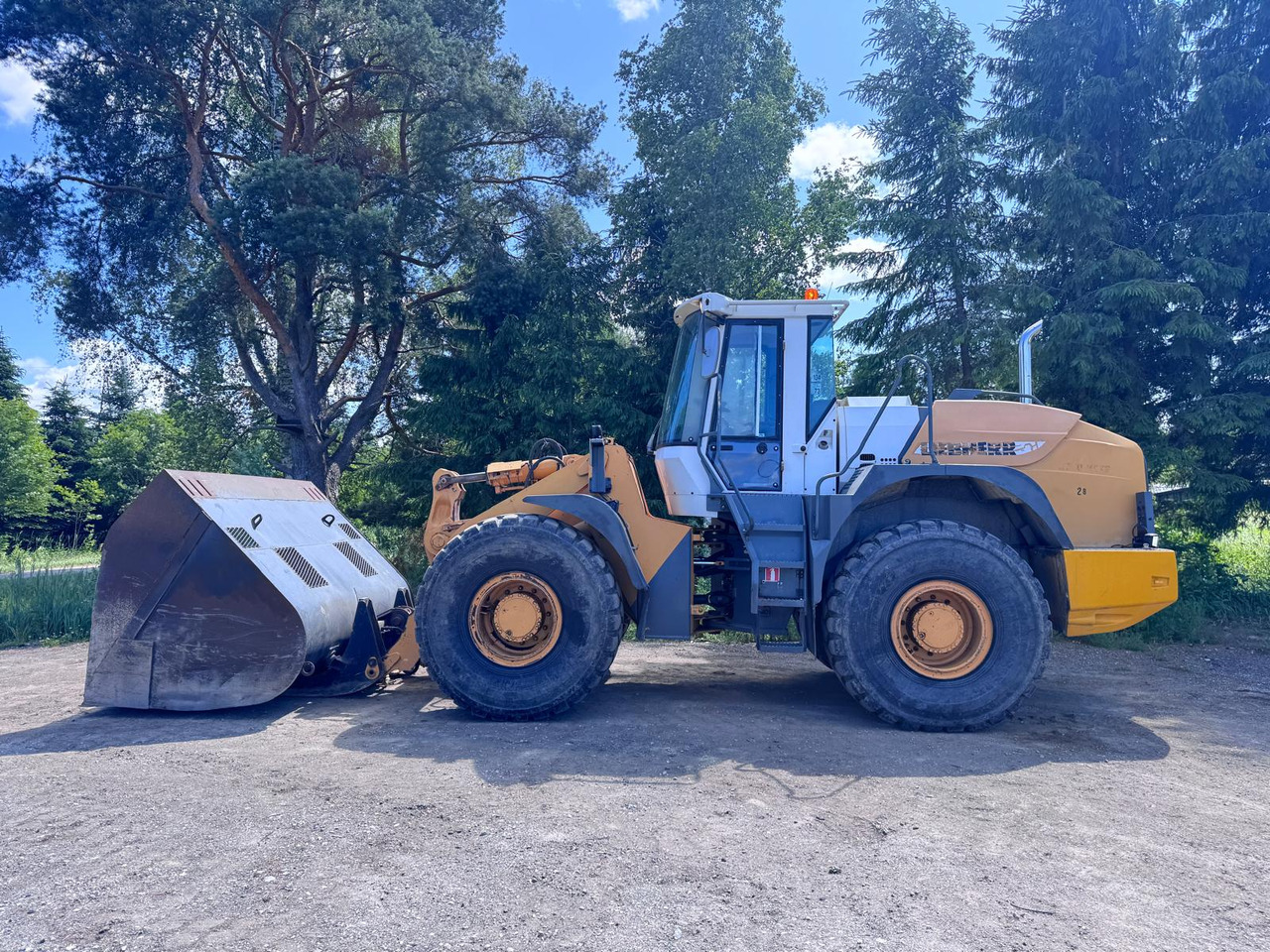 Liebherr L544 - Ελαστιχοφόρος φορτωτής: φωτογραφία 2 Liebherr L544 - Ελαστιχοφόρος φορτωτής: φωτογραφία 2