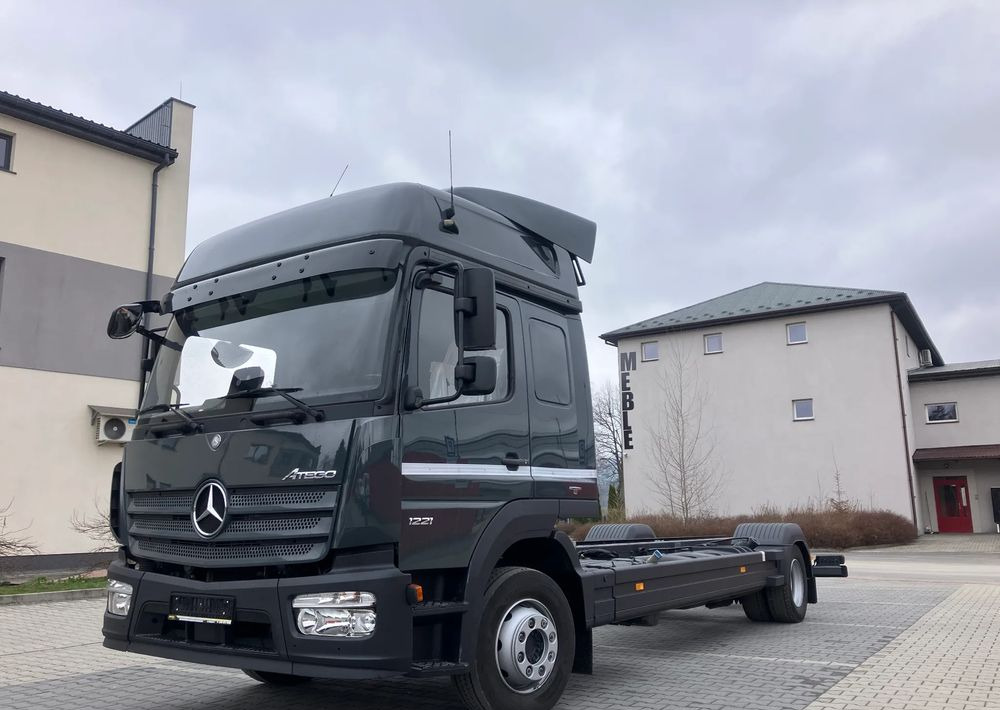 Φορτηγό σασί Mercedes-Benz Mercedes Atego 1221 sypialka  euro6 Rama do zabudowy: φωτογραφία 1