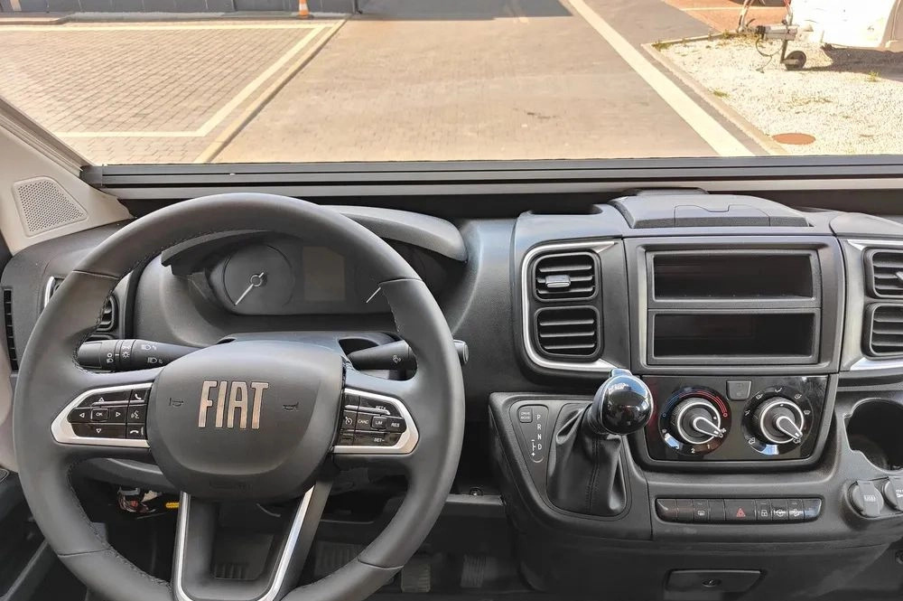 Νέα Αυτοκινούμενο βαν Fiat Ducato Rimor Horus 45 NEW AUTOMAT Grau Truma Diesel Lampen FULL LED 4-Sitzer: φωτογραφία 9