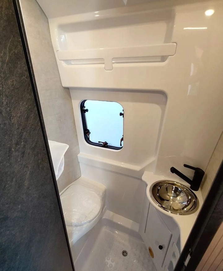 Νέα Αυτοκινούμενο βαν Fiat Ducato Rimor Horus 45 NEW AUTOMAT Grau Truma Diesel Lampen FULL LED 4-Sitzer: φωτογραφία 16