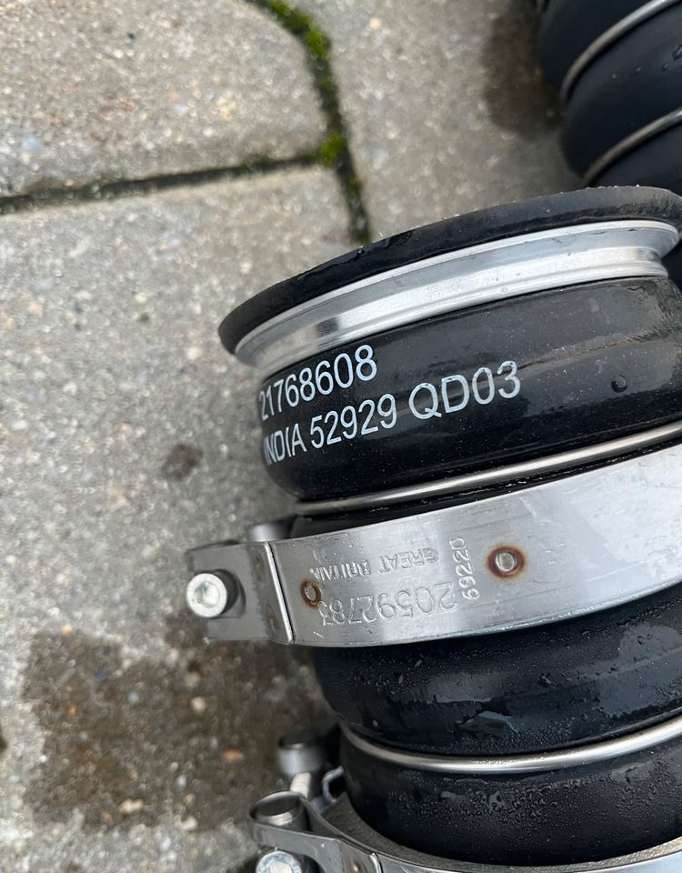 Guma chłodnicy Volvo FH5 Aero łącznik jak NOWA - Σύστημα ψύξης για Φορτηγό: φωτογραφία 3 Guma chłodnicy Volvo FH5 Aero łącznik jak NOWA - Σύστημα ψύξης για Φορτηγό: φωτογραφία 3