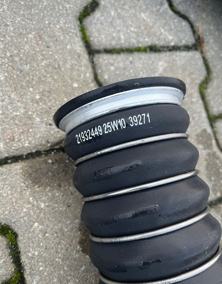 Guma chłodnicy Volvo FH5 Aero łącznik jak NOWA - Σύστημα ψύξης για Φορτηγό: φωτογραφία 2 Guma chłodnicy Volvo FH5 Aero łącznik jak NOWA - Σύστημα ψύξης για Φορτηγό: φωτογραφία 2