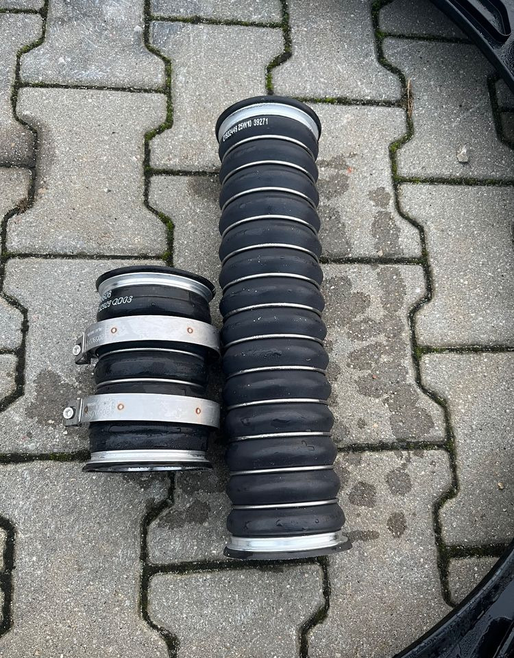 Guma chłodnicy Volvo FH5 Aero łącznik jak NOWA - Σύστημα ψύξης για Φορτηγό: φωτογραφία 1 Guma chłodnicy Volvo FH5 Aero łącznik jak NOWA - Σύστημα ψύξης για Φορτηγό: φωτογραφία 1