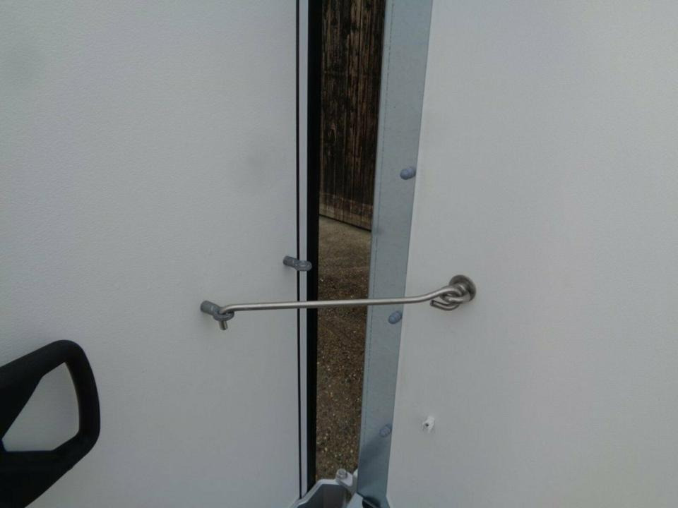 Böckmann PKW-Anhänger, KT3015/20 M-F, Koffer, 2,0 to. - Ρυμούλκα κόφα: φωτογραφία 4 Böckmann PKW-Anhänger, KT3015/20 M-F, Koffer, 2,0 to. - Ρυμούλκα κόφα: φωτογραφία 4