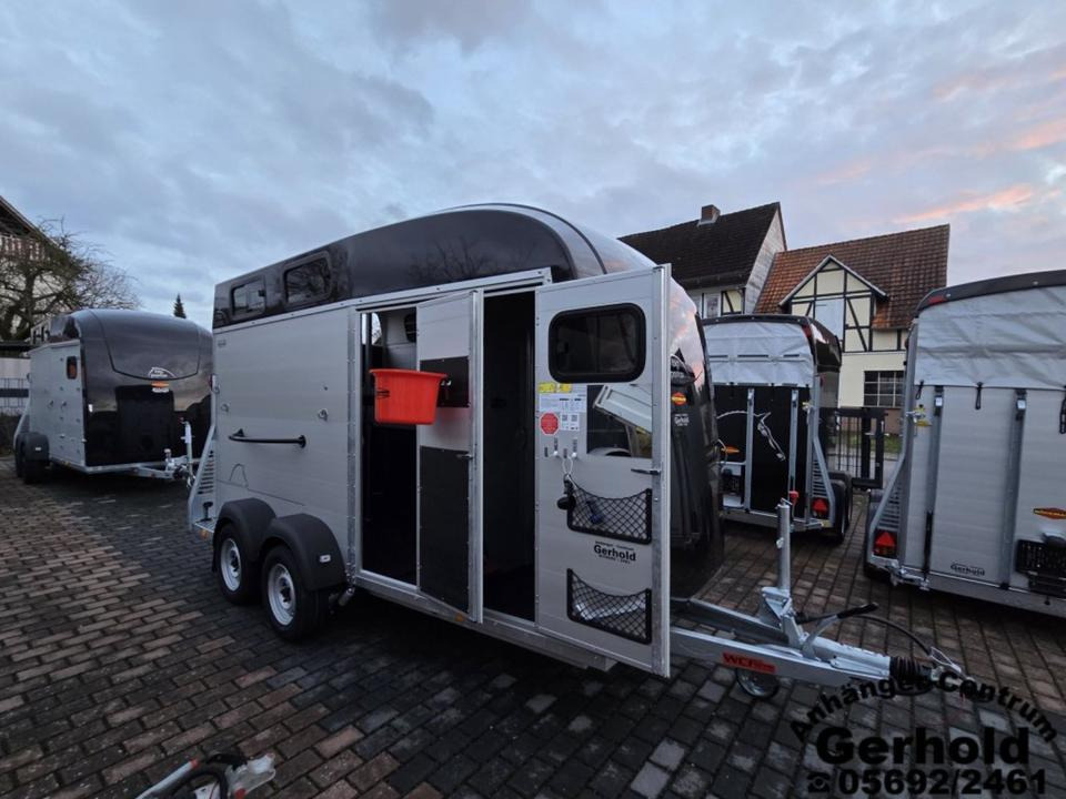 Böckmann Pferdeanhänger Big Portax WCF Vorb. Videokamera - Τρέιλερ μεταφοράς αλόγων: φωτογραφία 1 Böckmann Pferdeanhänger Big Portax WCF Vorb. Videokamera - Τρέιλερ μεταφοράς αλόγων: φωτογραφία 1