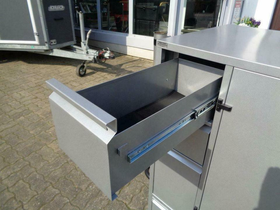 Turnierschrank fahrbar NEU pulverbeschichtet abschließbar - Εργαλείο/ Εξοπλισμός: φωτογραφία 2 Turnierschrank fahrbar NEU pulverbeschichtet abschließbar - Εργαλείο/ Εξοπλισμός: φωτογραφία 2