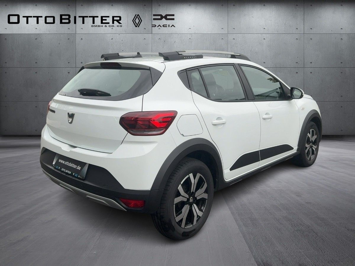 Dacia Sandero Stepway Comfort TCe90 ALU/KAMERA/NAVI - Λιμουζίνα/ Sedan: φωτογραφία 4 Dacia Sandero Stepway Comfort TCe90 ALU/KAMERA/NAVI - Λιμουζίνα/ Sedan: φωτογραφία 4