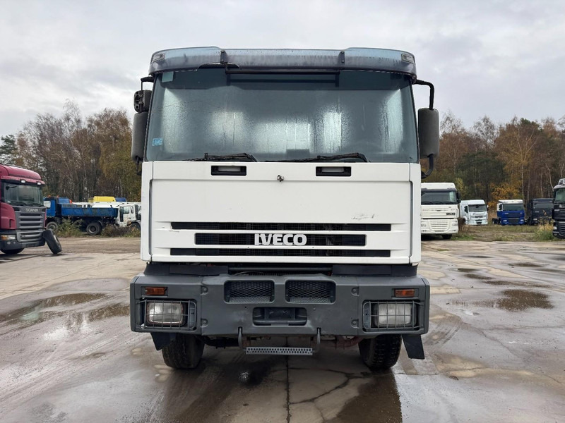Iveco Eurotrakker 340 E 34 (GRAND PONT / LAMES / POMPE MANUELLE / BOITE MANUELLE / 12 ROUES) - Φορτηγό σασί: φωτογραφία 2 Iveco Eurotrakker 340 E 34 (GRAND PONT / LAMES / POMPE MANUELLE / BOITE MANUELLE / 12 ROUES) - Φορτηγό σασί: φωτογραφία 2