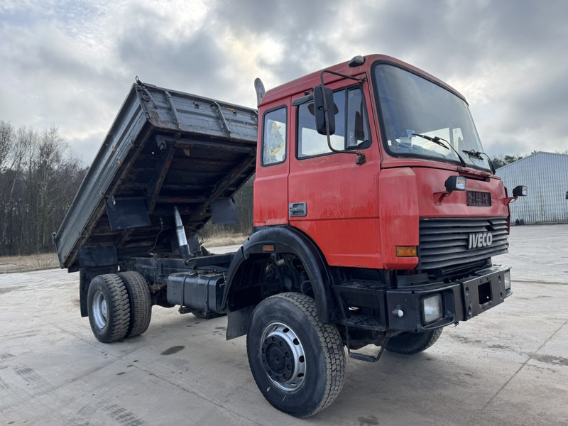 Iveco Magirus 180-23 (GRAND PONT / 4X4 / LAMES / POMPE MANUELLE) - Φορτηγό ανατρεπόμενο: φωτογραφία 3 Iveco Magirus 180-23 (GRAND PONT / 4X4 / LAMES / POMPE MANUELLE) - Φορτηγό ανατρεπόμενο: φωτογραφία 3