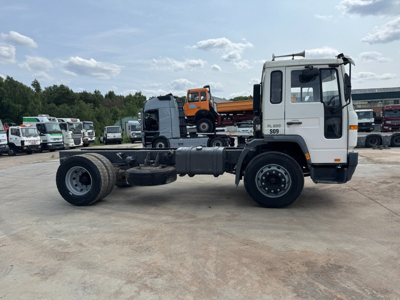 Volvo FL 6 - 220 (FULL STEEL SUSPENSION / MANUAL GEARBOX / PERFECT) - Φορτηγό σασί: φωτογραφία 4 Volvo FL 6 - 220 (FULL STEEL SUSPENSION / MANUAL GEARBOX / PERFECT) - Φορτηγό σασί: φωτογραφία 4
