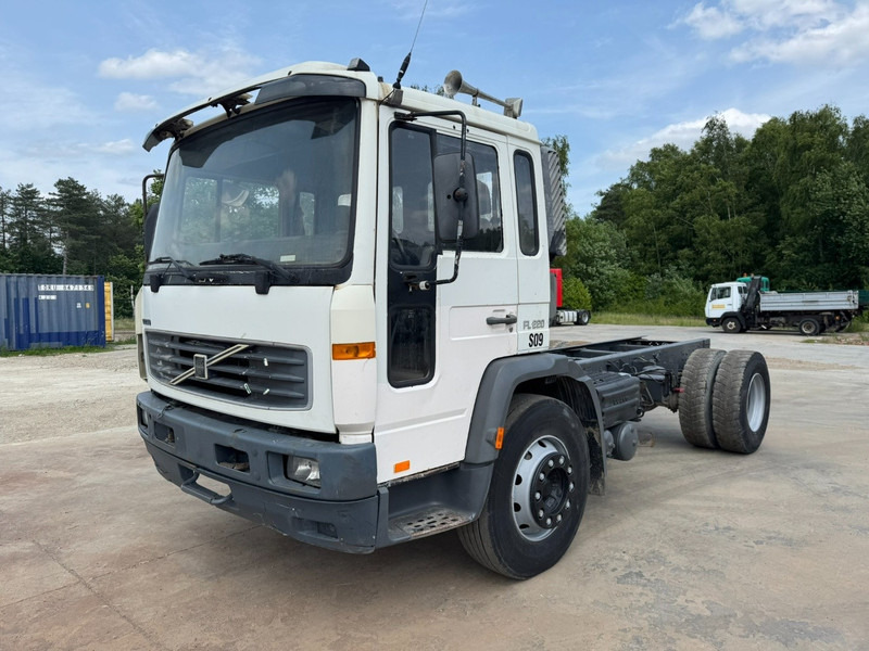 Volvo FL 6 - 220 (FULL STEEL SUSPENSION / MANUAL GEARBOX / PERFECT) - Φορτηγό σασί: φωτογραφία 1 Volvo FL 6 - 220 (FULL STEEL SUSPENSION / MANUAL GEARBOX / PERFECT) - Φορτηγό σασί: φωτογραφία 1