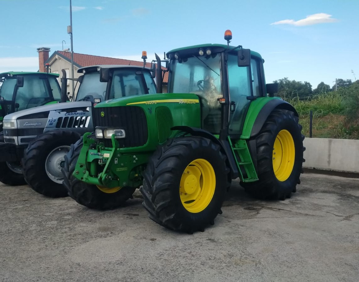 JOHN DEERE 6920 S - Τρακτέρ: φωτογραφία 1 JOHN DEERE 6920 S - Τρακτέρ: φωτογραφία 1