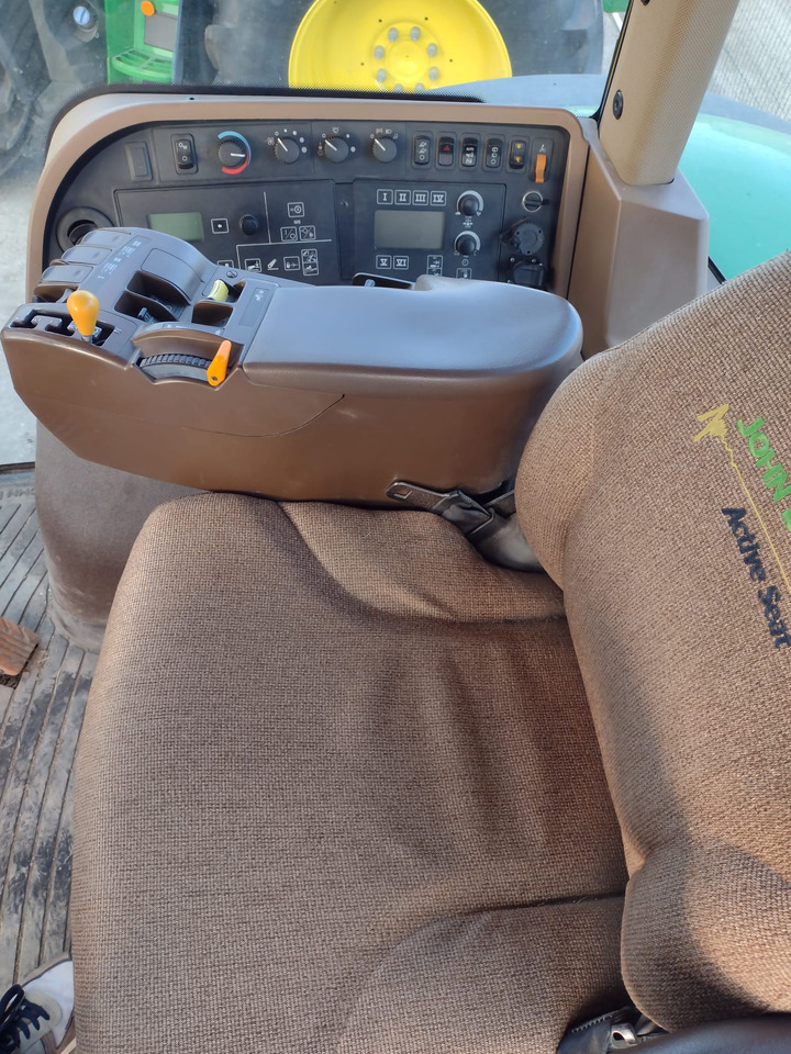 JOHN DEERE 8230 - Τρακτέρ: φωτογραφία 5 JOHN DEERE 8230 - Τρακτέρ: φωτογραφία 5