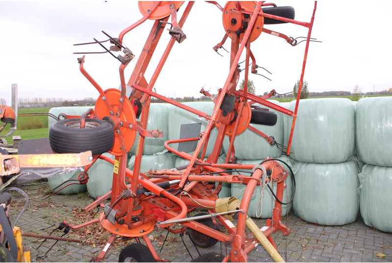 Fella 680 en diverse machines - Χορτοσυλλέκτης: φωτογραφία 2 Fella 680 en diverse machines - Χορτοσυλλέκτης: φωτογραφία 2