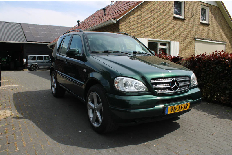 Mercedes-Benz M-Klasse ML 320 - SUV: φωτογραφία 1 Mercedes-Benz M-Klasse ML 320 - SUV: φωτογραφία 1