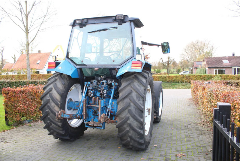 New Holland 6640 met turbo fronthef en front pto - Τρακτέρ: φωτογραφία 4 New Holland 6640 met turbo fronthef en front pto - Τρακτέρ: φωτογραφία 4