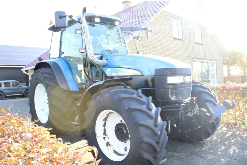 New Holland TM 140 - Τρακτέρ: φωτογραφία 2 New Holland TM 140 - Τρακτέρ: φωτογραφία 2