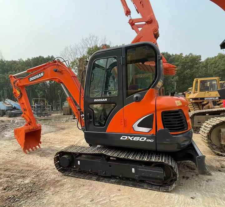 Used Digger DOOSAN DX60 Construction Machinery Construction Digger Used DOOSAN DX60 Cheap Excavator - Ερπυστριοφόρος εκσκαφέας: φωτογραφία 3 Used Digger DOOSAN DX60 Construction Machinery Construction Digger Used DOOSAN DX60 Cheap Excavator - Ερπυστριοφόρος εκσκαφέας: φωτογραφία 3
