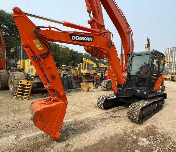 Used Digger DOOSAN DX60 Construction Machinery Construction Digger Used DOOSAN DX60 Cheap Excavator - Ερπυστριοφόρος εκσκαφέας: φωτογραφία 4 Used Digger DOOSAN DX60 Construction Machinery Construction Digger Used DOOSAN DX60 Cheap Excavator - Ερπυστριοφόρος εκσκαφέας: φωτογραφία 4