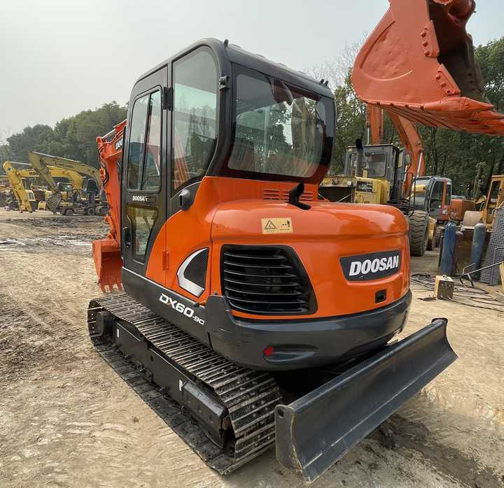 Used Digger DOOSAN DX60 Construction Machinery Construction Digger Used DOOSAN DX60 Cheap Excavator - Ερπυστριοφόρος εκσκαφέας: φωτογραφία 2 Used Digger DOOSAN DX60 Construction Machinery Construction Digger Used DOOSAN DX60 Cheap Excavator - Ερπυστριοφόρος εκσκαφέας: φωτογραφία 2
