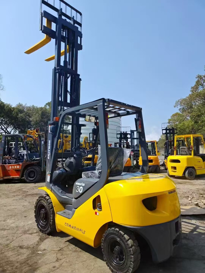 KOMATSU 3-ton - Κάθετος ανελκυστήρας με κατάρτι: φωτογραφία 3 KOMATSU 3-ton - Κάθετος ανελκυστήρας με κατάρτι: φωτογραφία 3