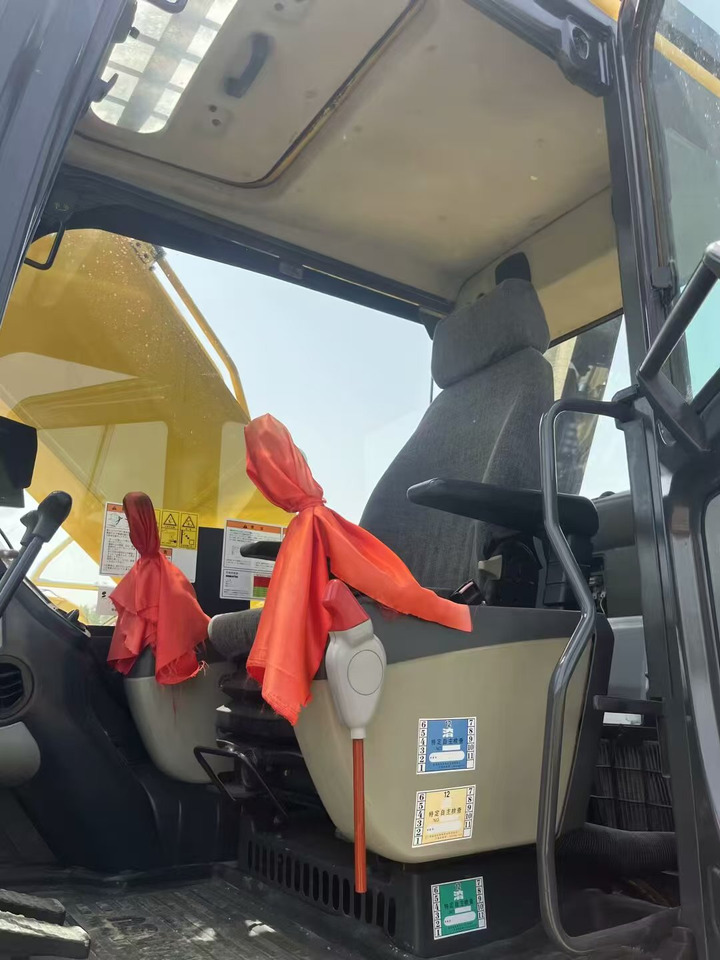 KOMATSU pc200 - Ερπυστριοφόρος εκσκαφέας: φωτογραφία 2 KOMATSU pc200 - Ερπυστριοφόρος εκσκαφέας: φωτογραφία 2