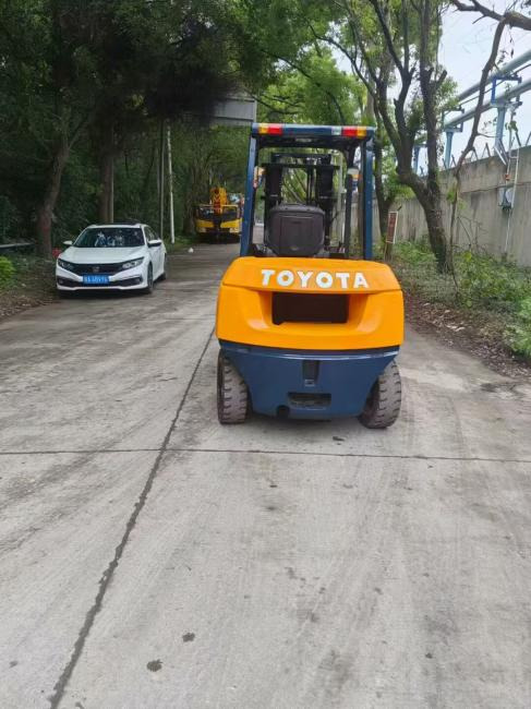 TOYATA 5-TON - Κάθετος ανελκυστήρας με κατάρτι: φωτογραφία 2 TOYATA 5-TON - Κάθετος ανελκυστήρας με κατάρτι: φωτογραφία 2