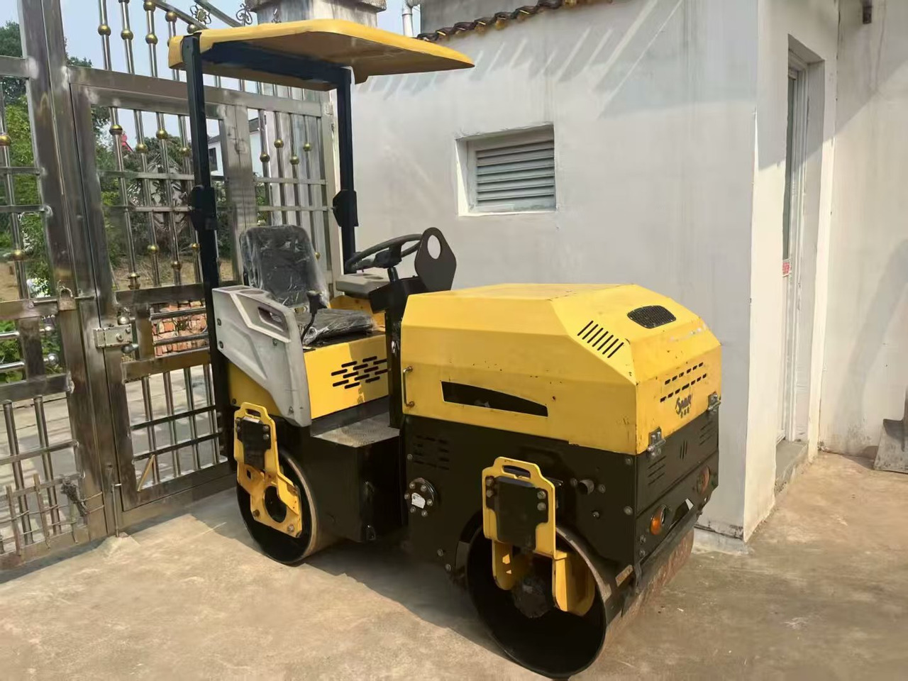 Double-drum vibratory mini roller - Οδοστρωτήρας: φωτογραφία 1 Double-drum vibratory mini roller - Οδοστρωτήρας: φωτογραφία 1