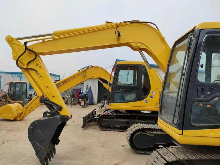 Cheap Used Komatsu PC60-7 Crawler Excavator with High Efficiency Used Heavy Machinery Komatsu P60-7 Digger Cheap for Sale - Ερπυστριοφόρος εκσκαφέας: φωτογραφία 3 Cheap Used Komatsu PC60-7 Crawler Excavator with High Efficiency Used Heavy Machinery Komatsu P60-7 Digger Cheap for Sale - Ερπυστριοφόρος εκσκαφέας: φωτογραφία 3